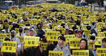 Өмнөд Солонгосын багш нар эрхийнхээ төлөө жагсана